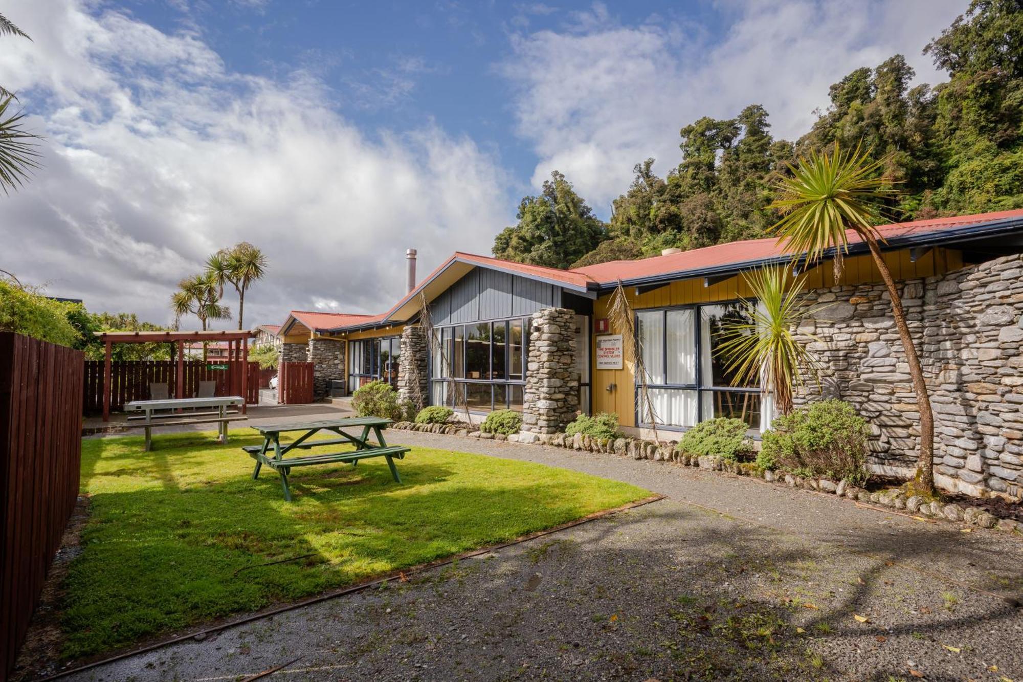 Haka House Franz Josef Vandrehjem Eksteriør billede